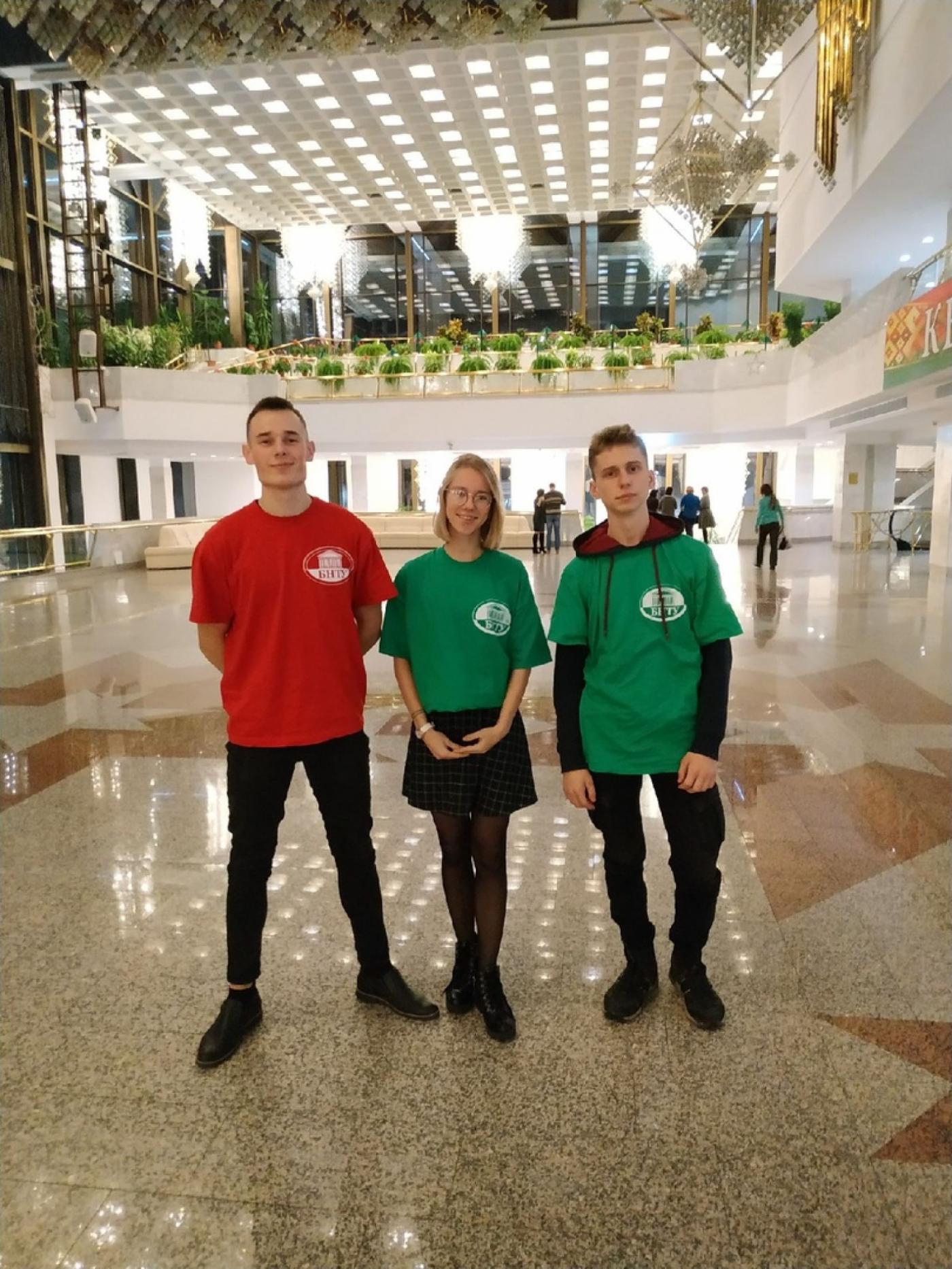 Комнатный рок во Дворце Республики